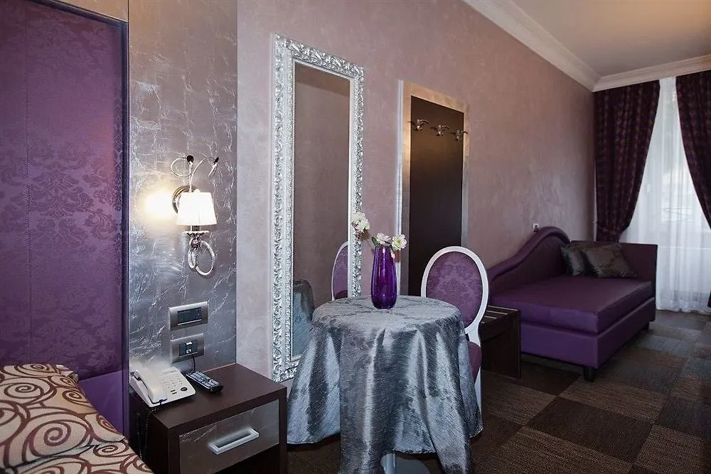 Hotel Romano 2*, Rome