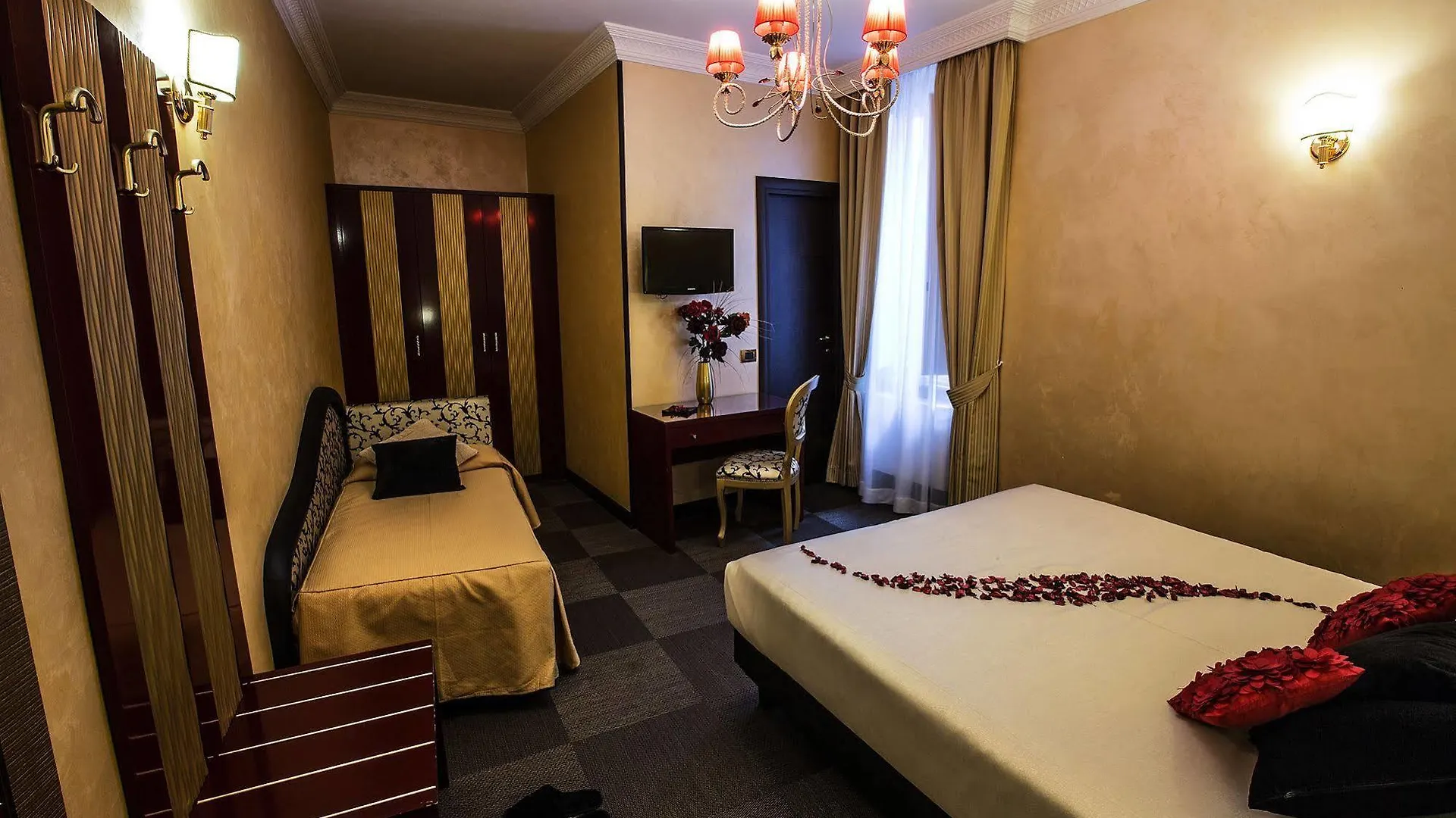 **  Hotel Romano Italy
